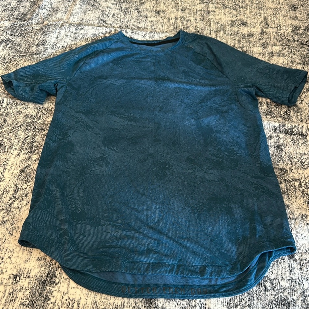 Men’s lululemon shirt